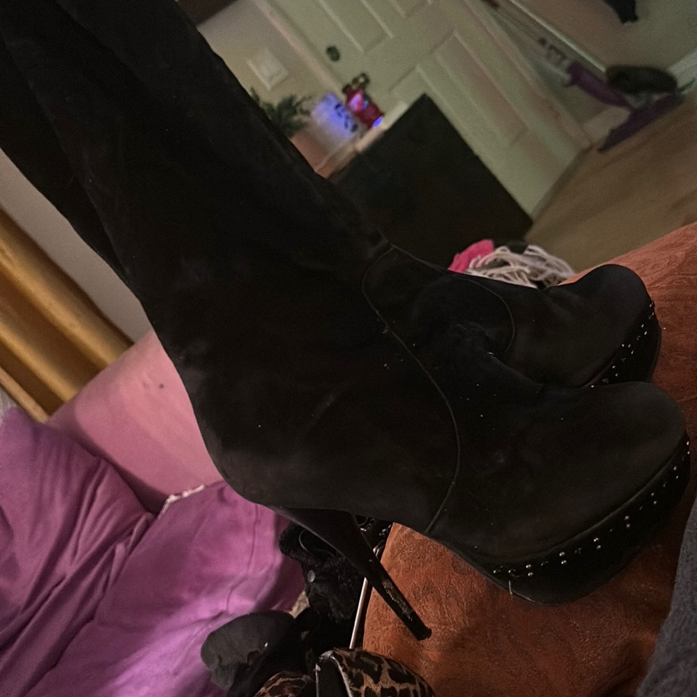 High heel boots